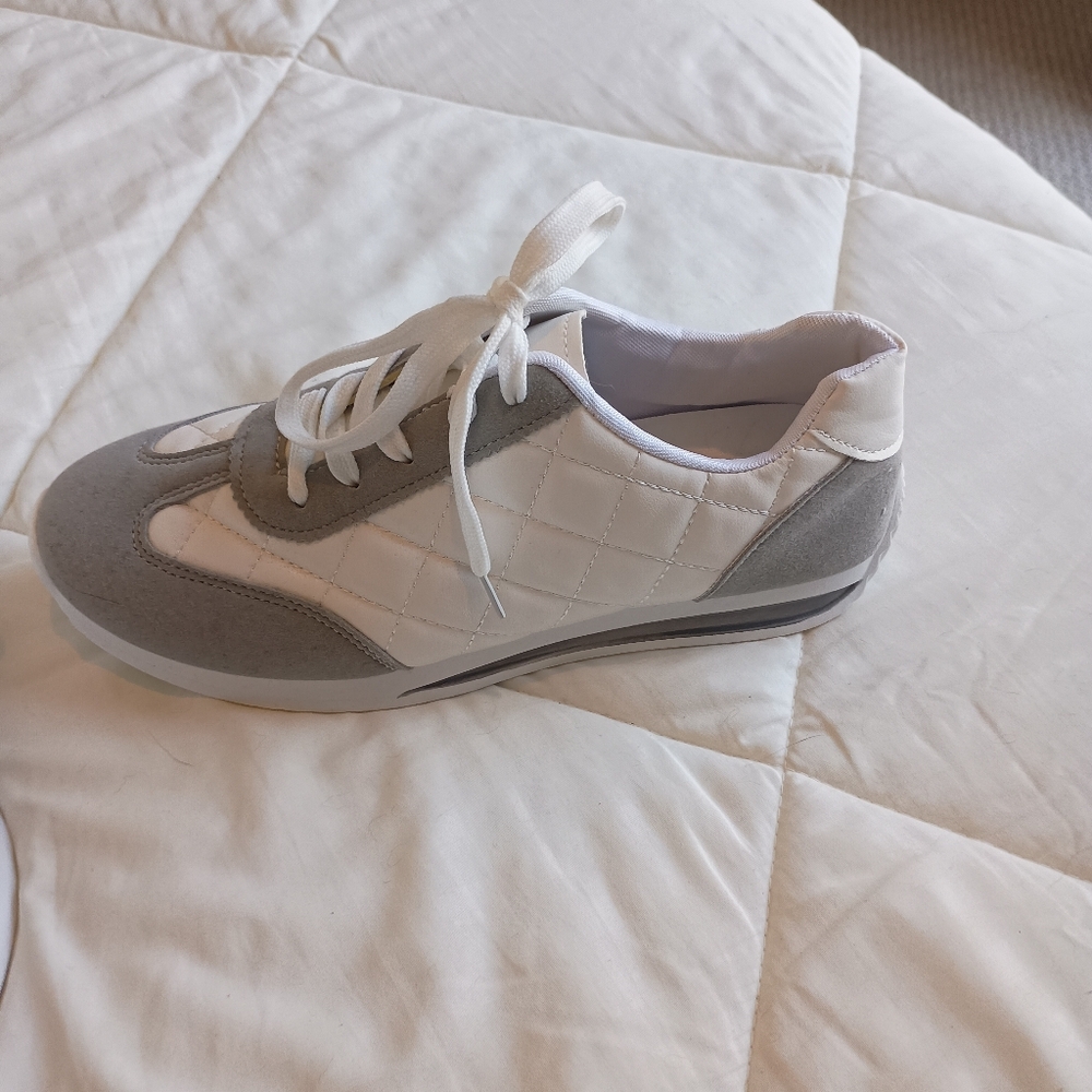 NWT Women's white and gray sneakers Size 8.5 Quilted Fabric‎ Low Profile - Picture 5 of 9